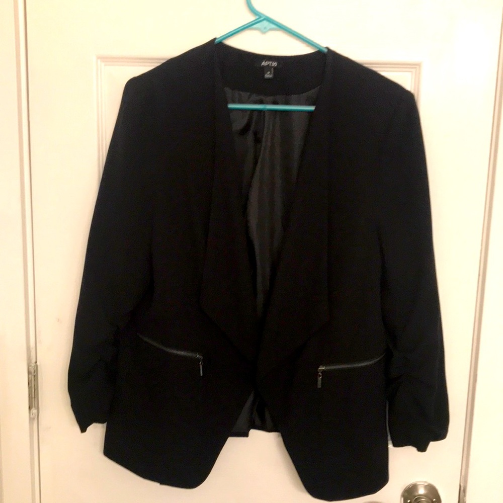Women’s black blazer, scrunched sleeves